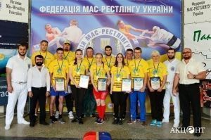 В Мелитополе прошел второй чемпионат Украины по мас-рестлингу