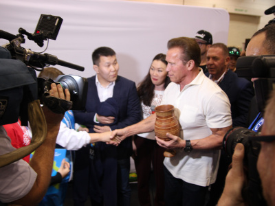 Arnold Schwarzenegger welcomed Mas-Wrestling in Melbourne