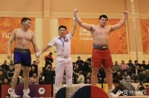 Сергей Фролкин стал абсолютным чемпионом Якутии по мас-рестлингу. Фото, видео