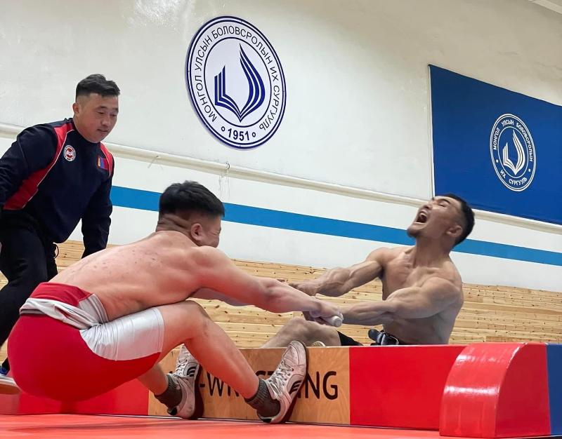 Yakutian diamond was played at the Mongolian Mas-wrestling Championship