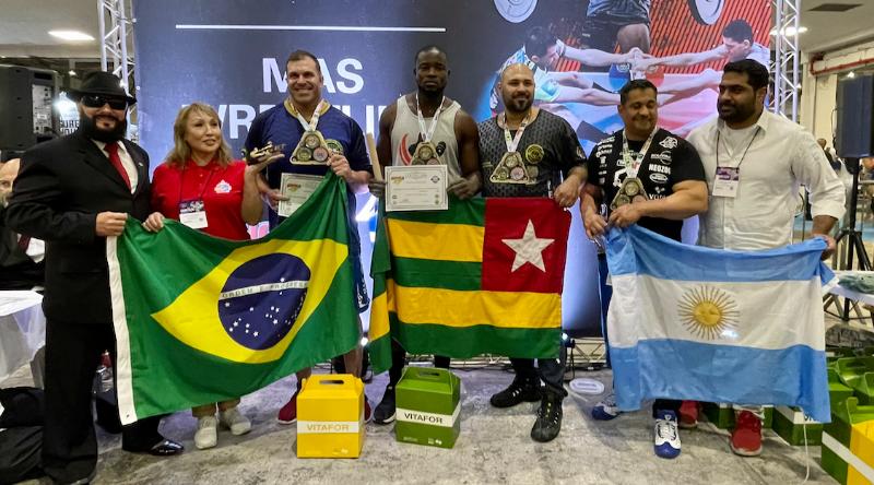 The Arnold South America continental tournament in Sao Paulo brought together mas-wrestlers from six countries of the world