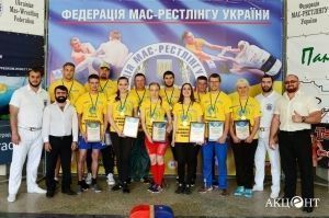 В Мелитополе прошел второй чемпионат Украины по мас-рестлингу