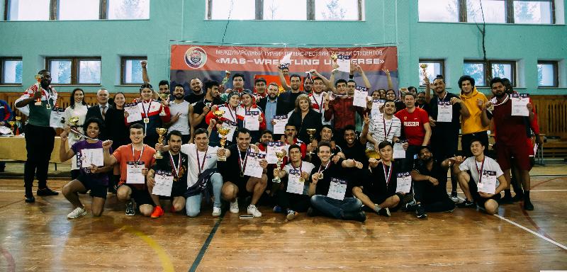 Мас-рестлинг собрал студентов из разных стран Мас-рестлинг собрал студентов из разных стран