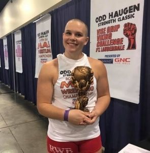 Brownsburg woman shows strength in mas-wrestling while fighting cancer