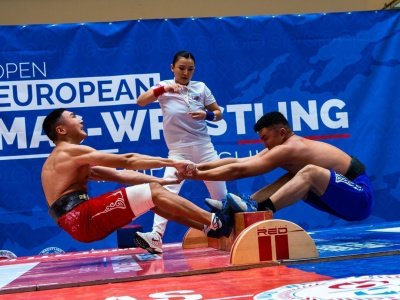 Павел Черноградский, Иван Галкин и Эльдана Болотбекова стали абсолютными чемпионами Европы по мас-рестлингу