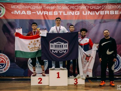 Мас-рестлинг собрал студентов из разных стран
