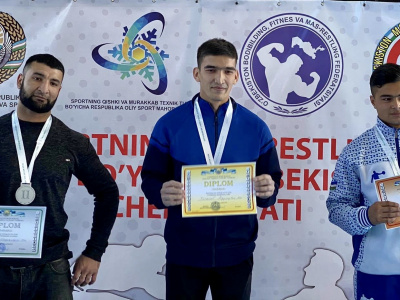 Participants of the Uzbekistan Mas-Wrestling Championship greet friends around the world