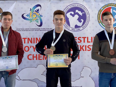 Participants of the Uzbekistan Mas-Wrestling Championship greet friends around the world