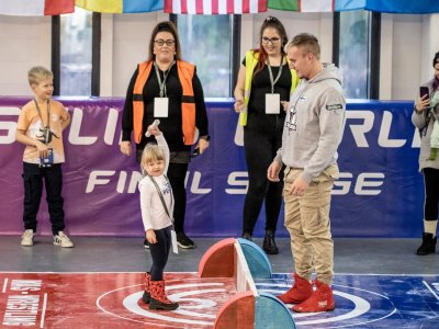 Все эмоции в фоторепортаже Максима Суханова