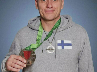 Juha-Vesa Jäntti on Mas-wrestlingin kehdossa Jakutiassa "tähti, tai ainakin kylähullu" – Karun nuoruuden elänyt pyhtääläinen järjesti kotikuntaansa lajin suurtapahtuman