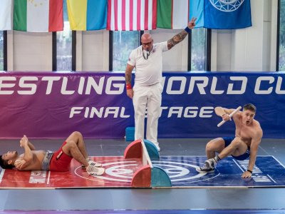 Все эмоции в фоторепортаже Максима Суханова