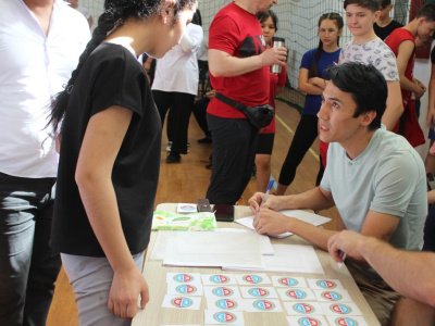 В городе Ташкенте в мас-рестлинге состязались учащиеся лицеев и колледжей