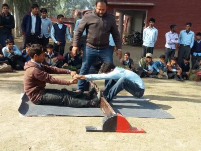 Mas-wrestling is becoming more popular in Pakistan. Photo