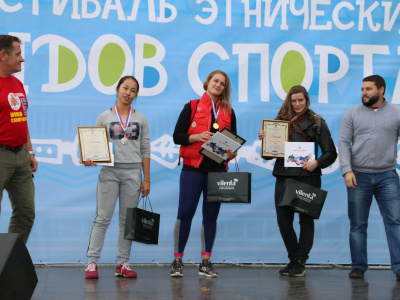 В Москве в честь Дня города проведен турнир по мас-рестлингу. Фото