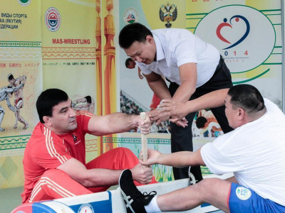 Олимпийский чемпион Давид Мусульбес поддерживает развитие мас-рестлинга