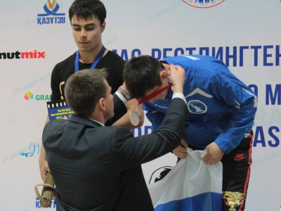 Казахстан завоевал пять медалей в первый день Кубка мира по мас-рестлингу в Алматы. Фото