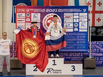 Все эмоции в фоторепортаже Максима Суханова