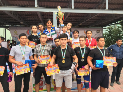 В Алмалыке состоялся турнир среди учащихся средних школ на Кубок Хокима 