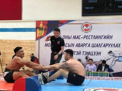 Yakutian diamond was played at the Mongolian Mas-wrestling Championship