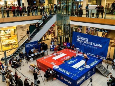 Павел Черноградский, Иван Галкин и Эльдана Болотбекова стали абсолютными чемпионами Европы по мас-рестлингу