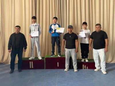 Кубок Узбекистана по мас-рестлингу среди учащихся школ проведен в Алмалыке