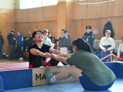 The police of Mongolia have risen to the platform of mas-wrestling!