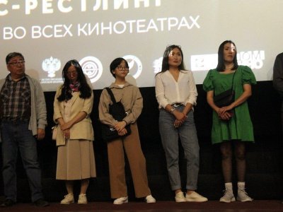 Авторов фильма “Дьулуур” наградил сенатор Александр Акимов