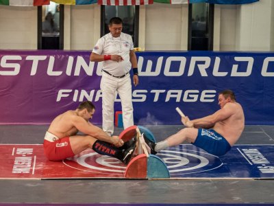 Все эмоции в фоторепортаже Максима Суханова