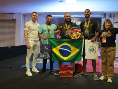 Открытый Чемпионат Южной Америки по мас-рестлингу начался с дружеских объятий