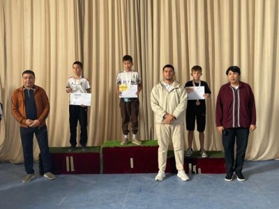 Кубок Узбекистана по мас-рестлингу среди учащихся школ проведен в Алмалыке