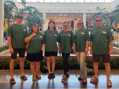 The South American Mas-wrestling Championship kicked off with friendly embraces