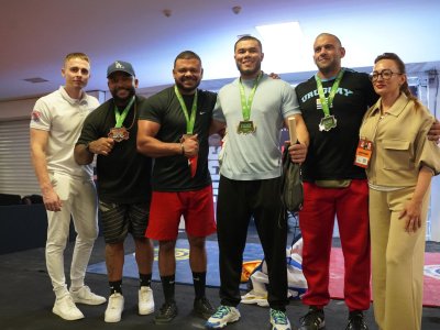 The South American Mas-wrestling Championship kicked off with friendly embraces