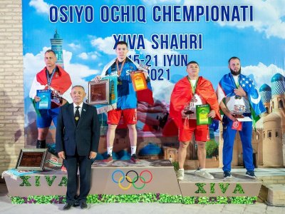Heroes of the 2nd competition day of the Mas-Wrestling World Cup in Khiva
