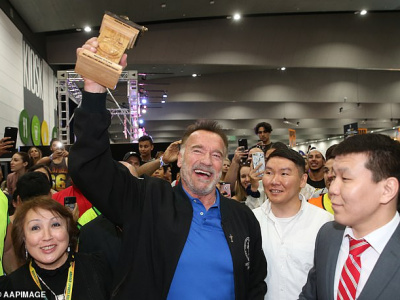 Arnold Schwarzenegger launches mas-wrestling competition in Australia