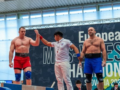 Группа компаний УТУМ Инвест наградила абсолютных чемпионов Европы по мас-рестлингу