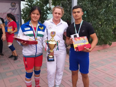 В Алмалыке состоялся турнир среди учащихся средних школ на Кубок Хокима 