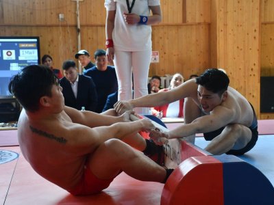 The police of Mongolia have risen to the platform of mas-wrestling!