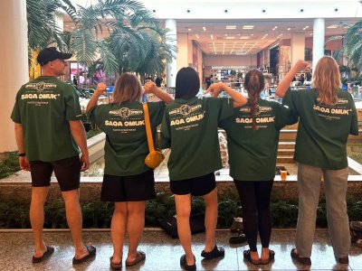 The South American Mas-wrestling Championship kicked off with friendly embraces