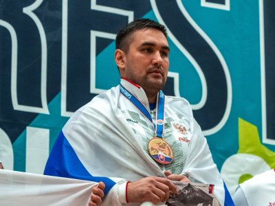 Группа компаний УТУМ Инвест наградила абсолютных чемпионов Европы по мас-рестлингу