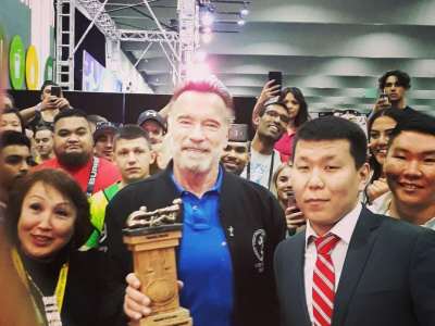 Arnold Schwarzenegger launches mas-wrestling competition in Australia