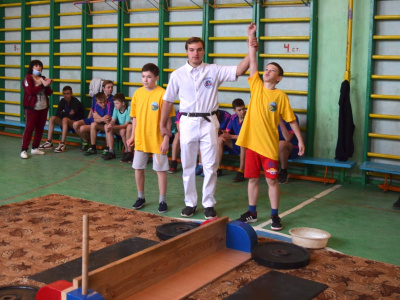 Youth Mas-Wrestling competitions started in Ukraine