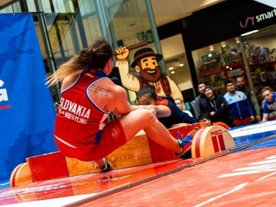 Павел Черноградский, Иван Галкин и Эльдана Болотбекова стали абсолютными чемпионами Европы по мас-рестлингу