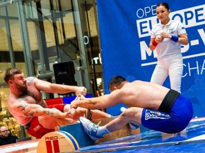 Павел Черноградский, Иван Галкин и Эльдана Болотбекова стали абсолютными чемпионами Европы по мас-рестлингу