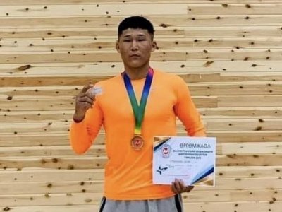 Yakutian diamond was played at the Mongolian Mas-wrestling Championship