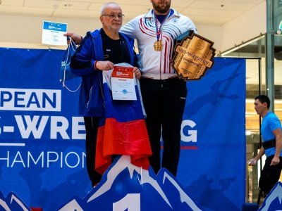 Павел Черноградский, Иван Галкин и Эльдана Болотбекова стали абсолютными чемпионами Европы по мас-рестлингу