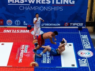 Павел Черноградский, Иван Галкин и Эльдана Болотбекова стали абсолютными чемпионами Европы по мас-рестлингу