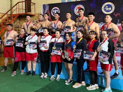 The police of Mongolia have risen to the platform of mas-wrestling!