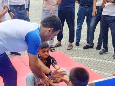 В Азербайджане продолжается работа с населением по знакомству с мас-рестлингом