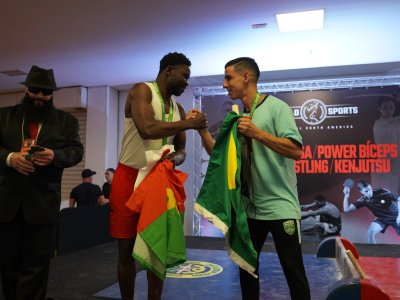 The South American Mas-wrestling Championship kicked off with friendly embraces