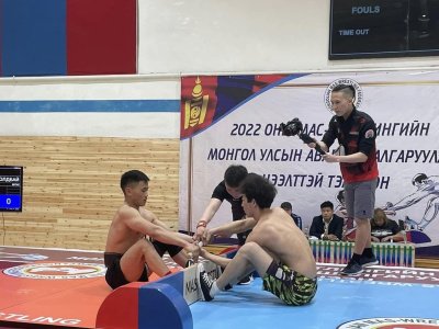 Yakutian diamond was played at the Mongolian Mas-wrestling Championship